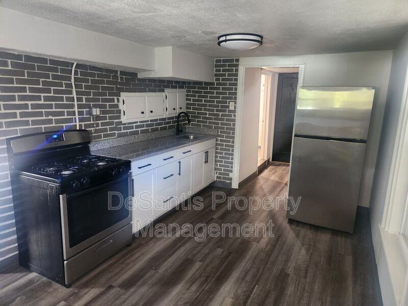 133 Glenmore Ave - Photo 2 of 13