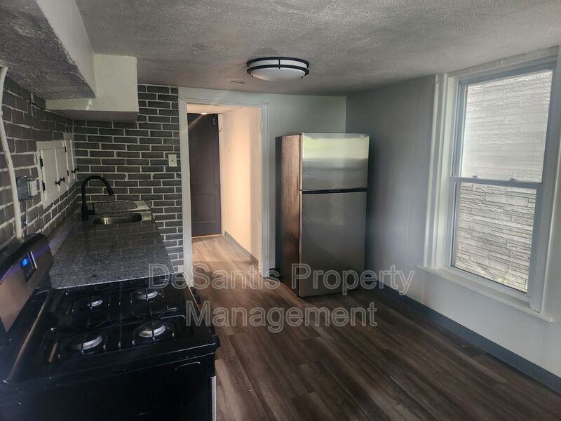 133 Glenmore Ave - Photo 3 of 13