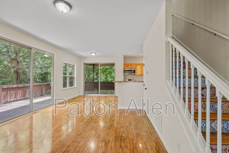 7 Eastway St - Photo 5 of 50