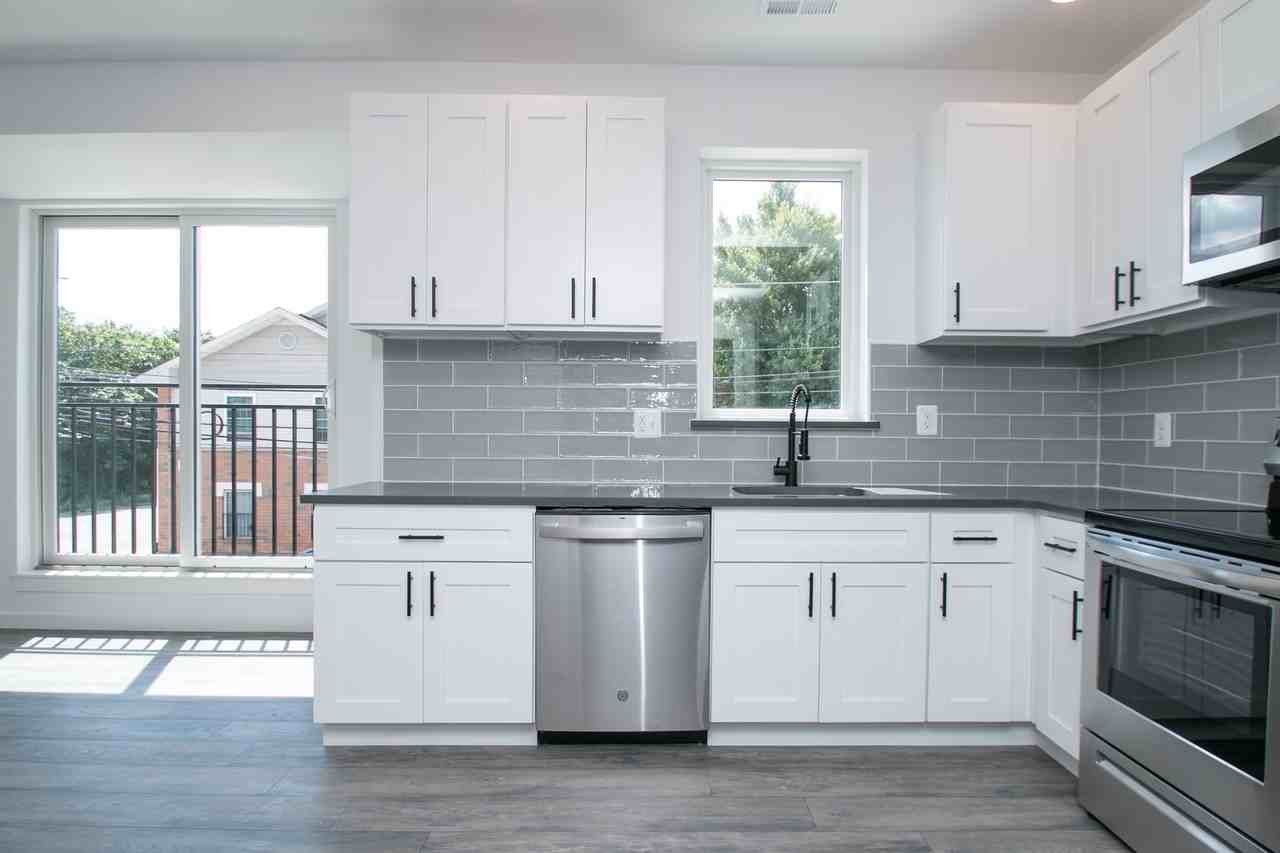 846 N 44Th St - Photo 3 of 32