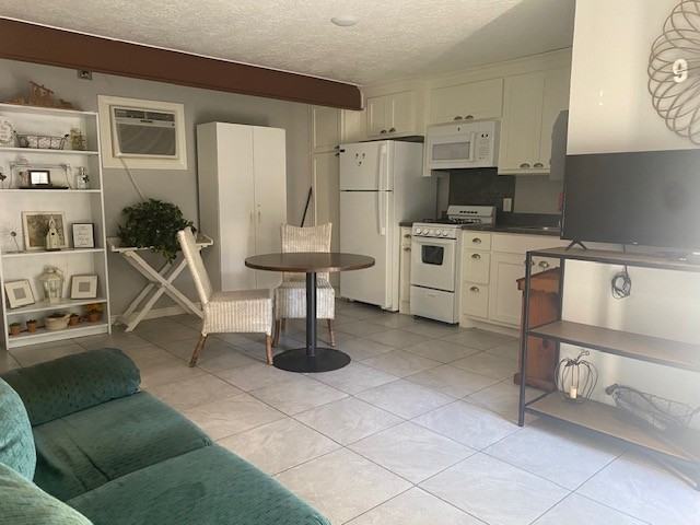 2412 Laurel St - Photo 2 of 6