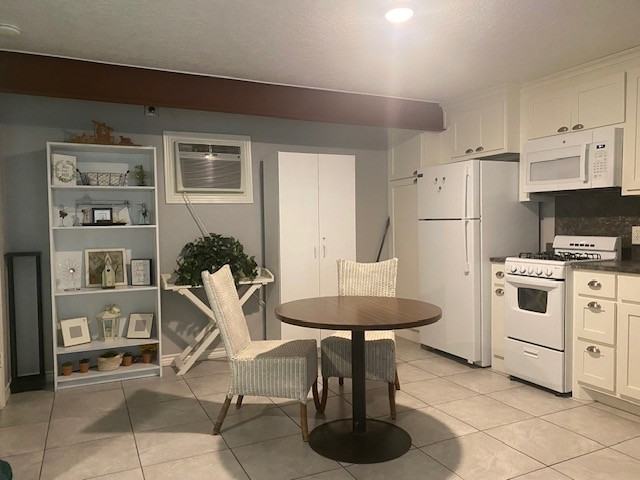 2412 Laurel St - Photo 3 of 6