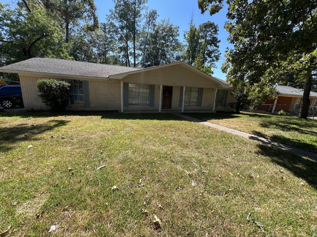 109 Southview Dr - Photo 2 of 17