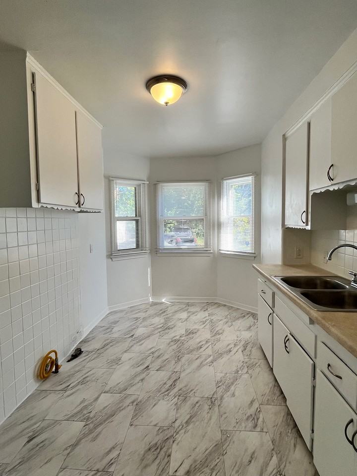 18276 Appoline St - Photo 6 of 28