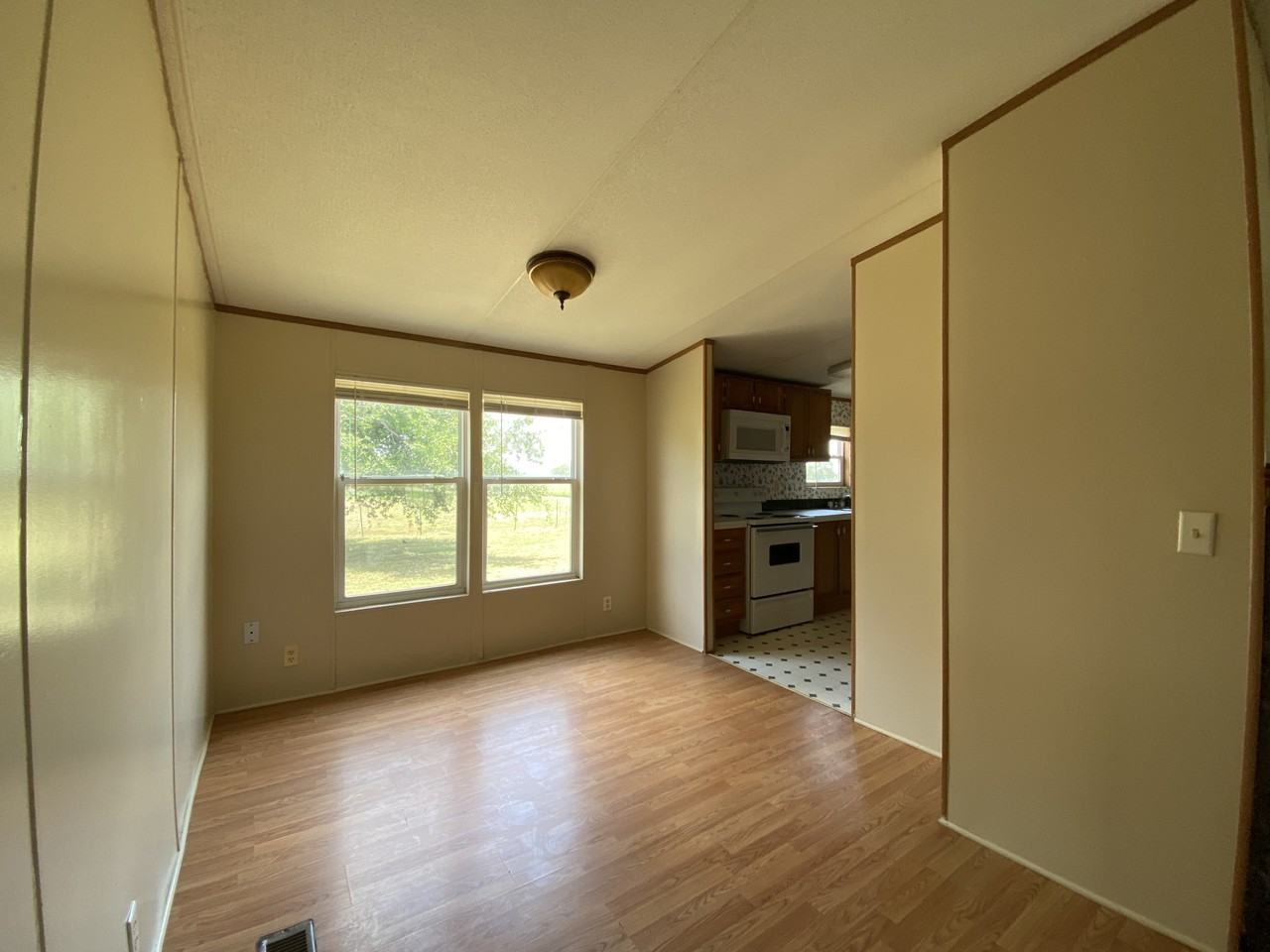 110 Crestfield Dr - Photo 3 of 10