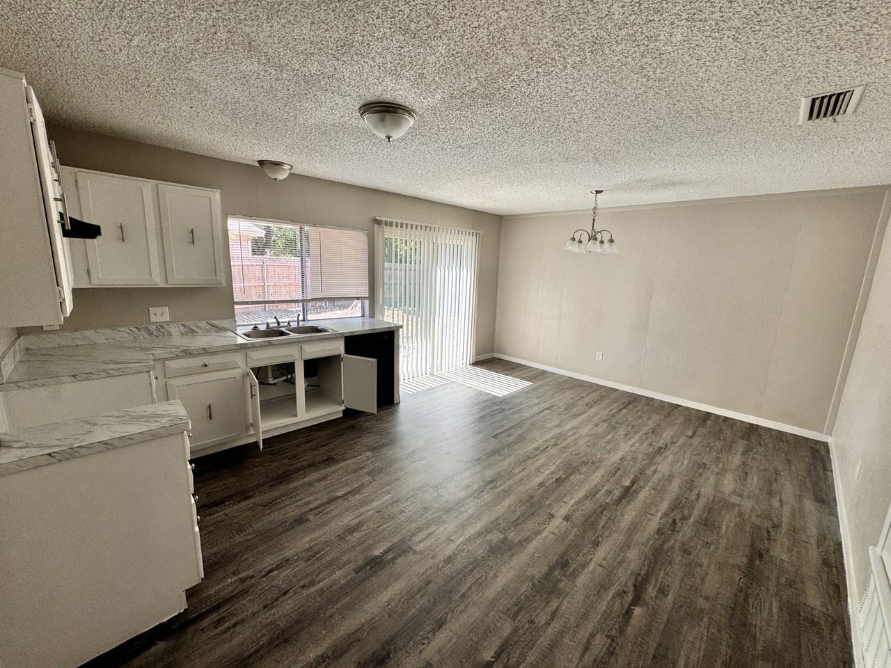 2518 Fallcreek St - Photo 6 of 25
