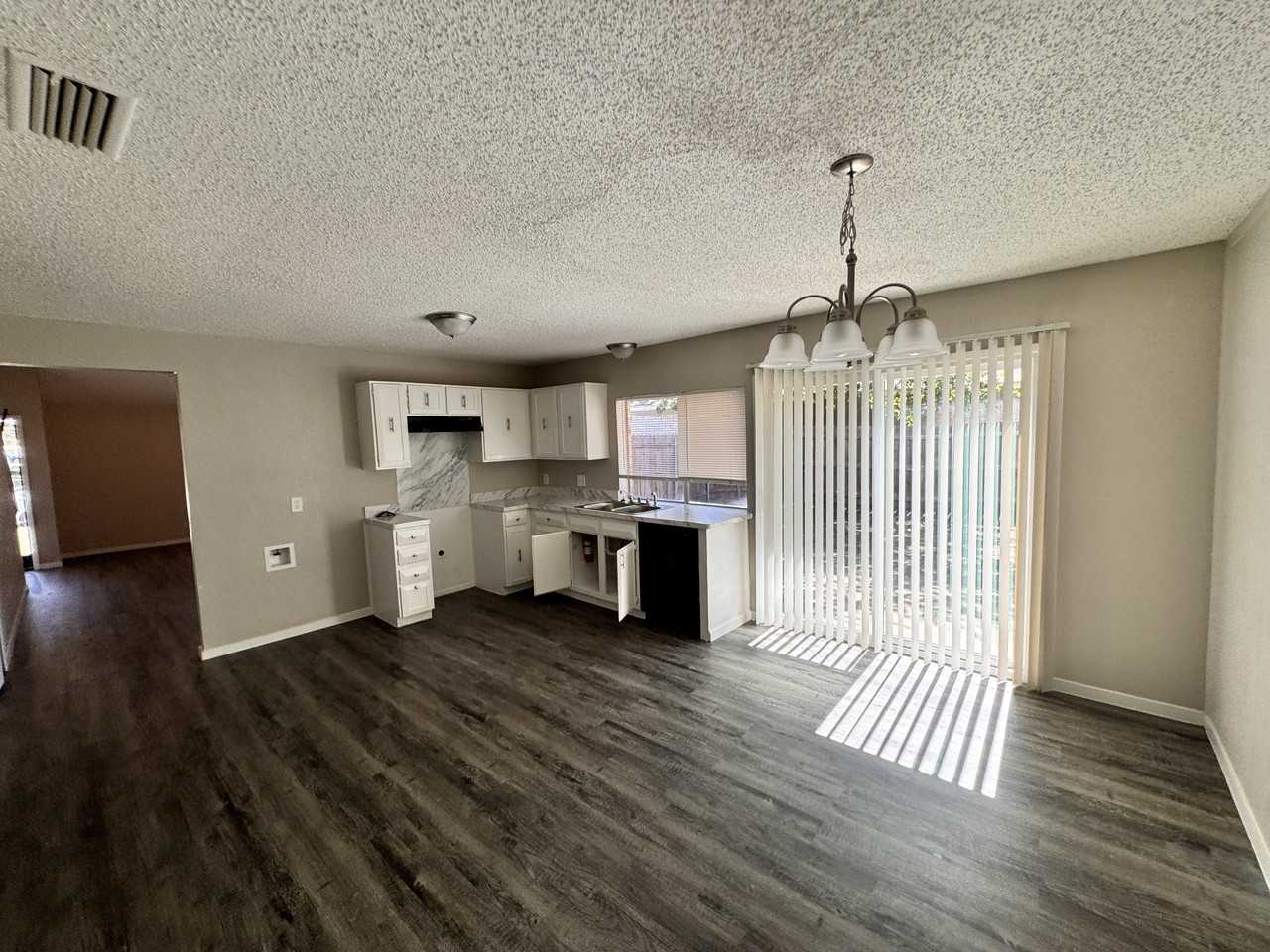 2518 Fallcreek St - Photo 7 of 25