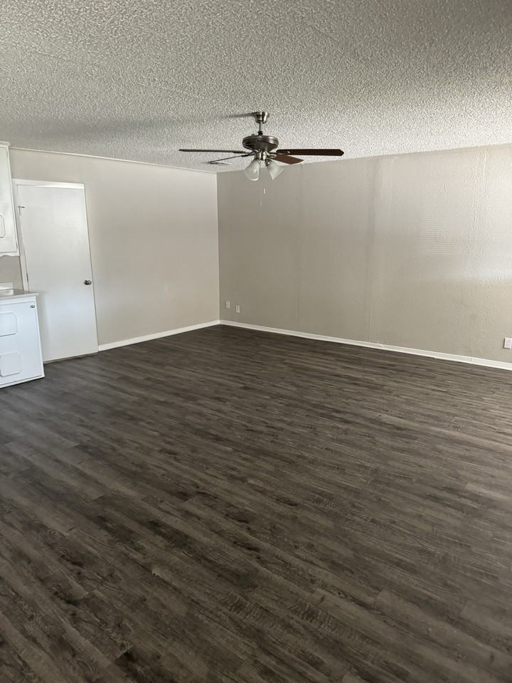 3637 Larry St - Photo 3 of 22