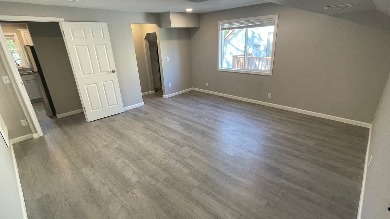 3731 Sheridan Ave N #B - Photo 3 of 8