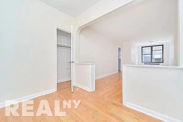 124 E 24th St #5J - Photo 3 of 8