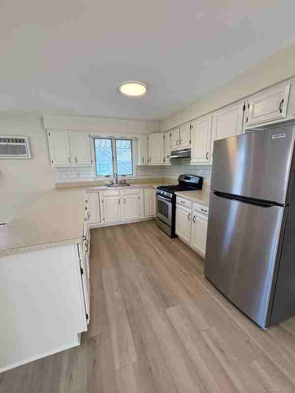 219 Goldenrod Ave - Photo 3 of 6