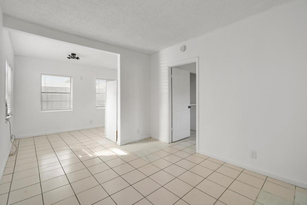 1600 Center St - Photo 7 of 14