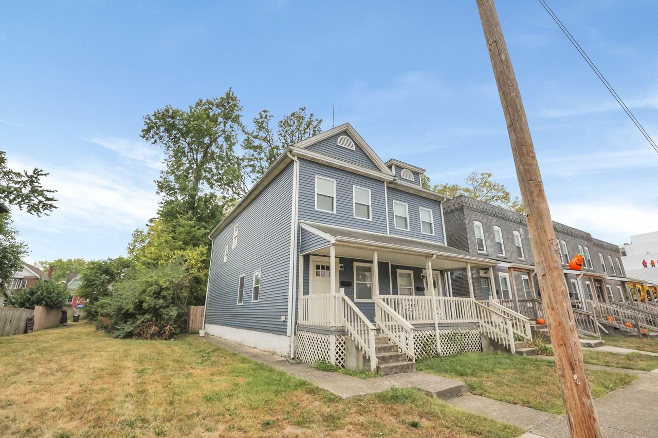 1637 Oak Street - Photo 3 of 51