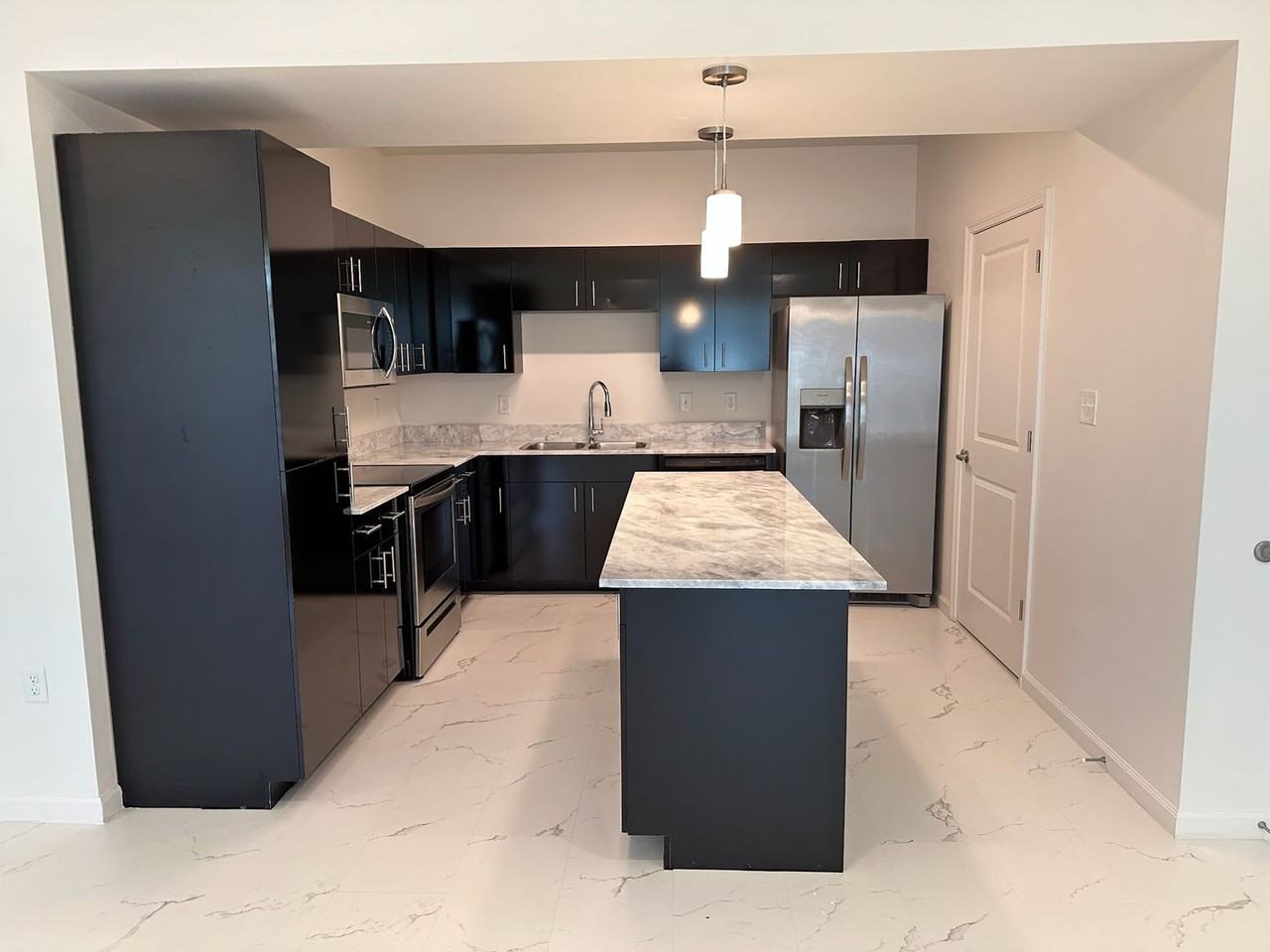 Hampton Astoria - Photo 3 of 22