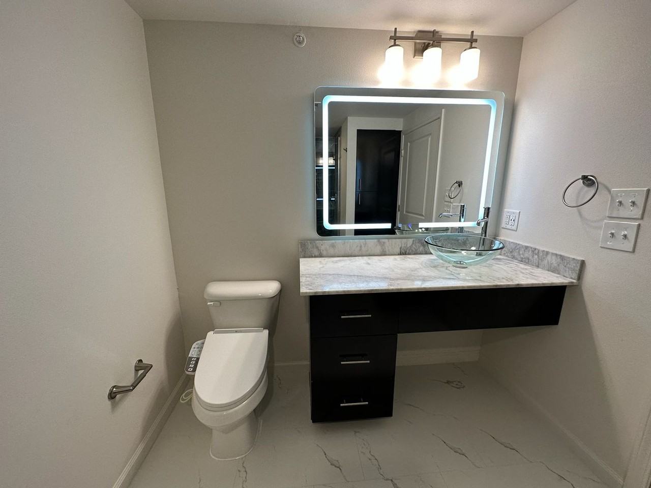 Hampton Astoria - Photo 5 of 22