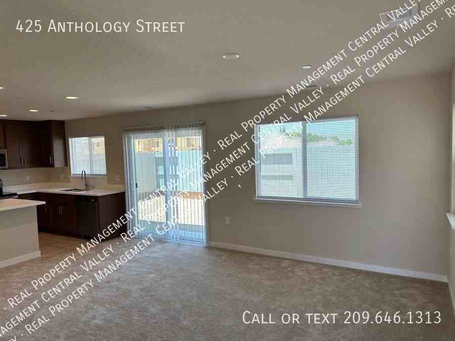 425 Anthology St - Photo 3 of 31