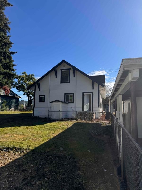 321 W Summa St - Photo 2 of 12