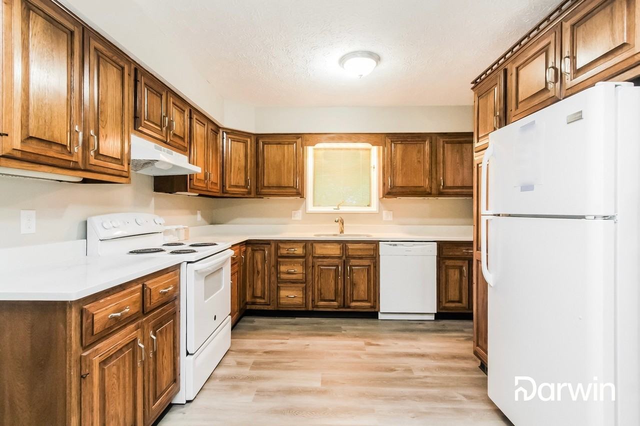 3501 Summerfield Dr - Photo 2 of 15