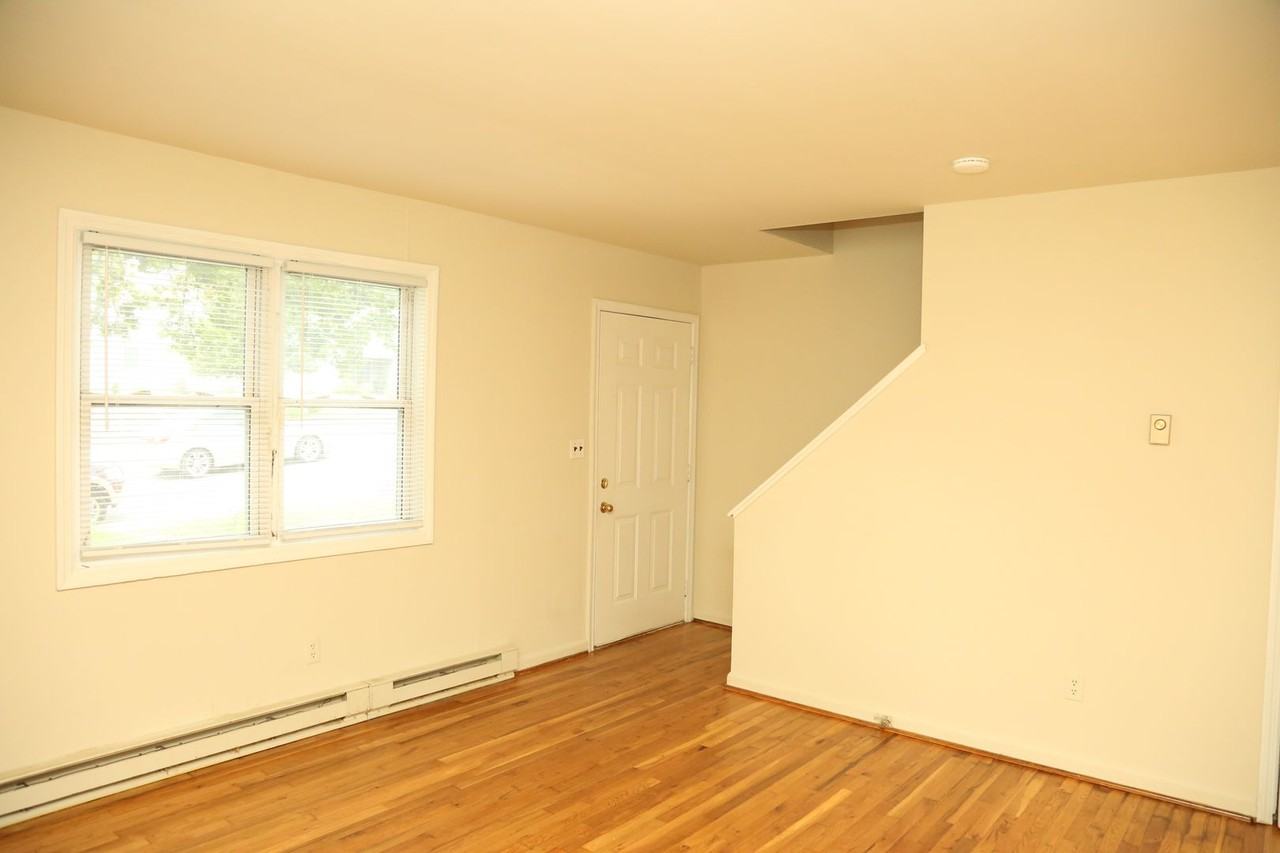 302 Carlton Rd - Photo 2 of 10