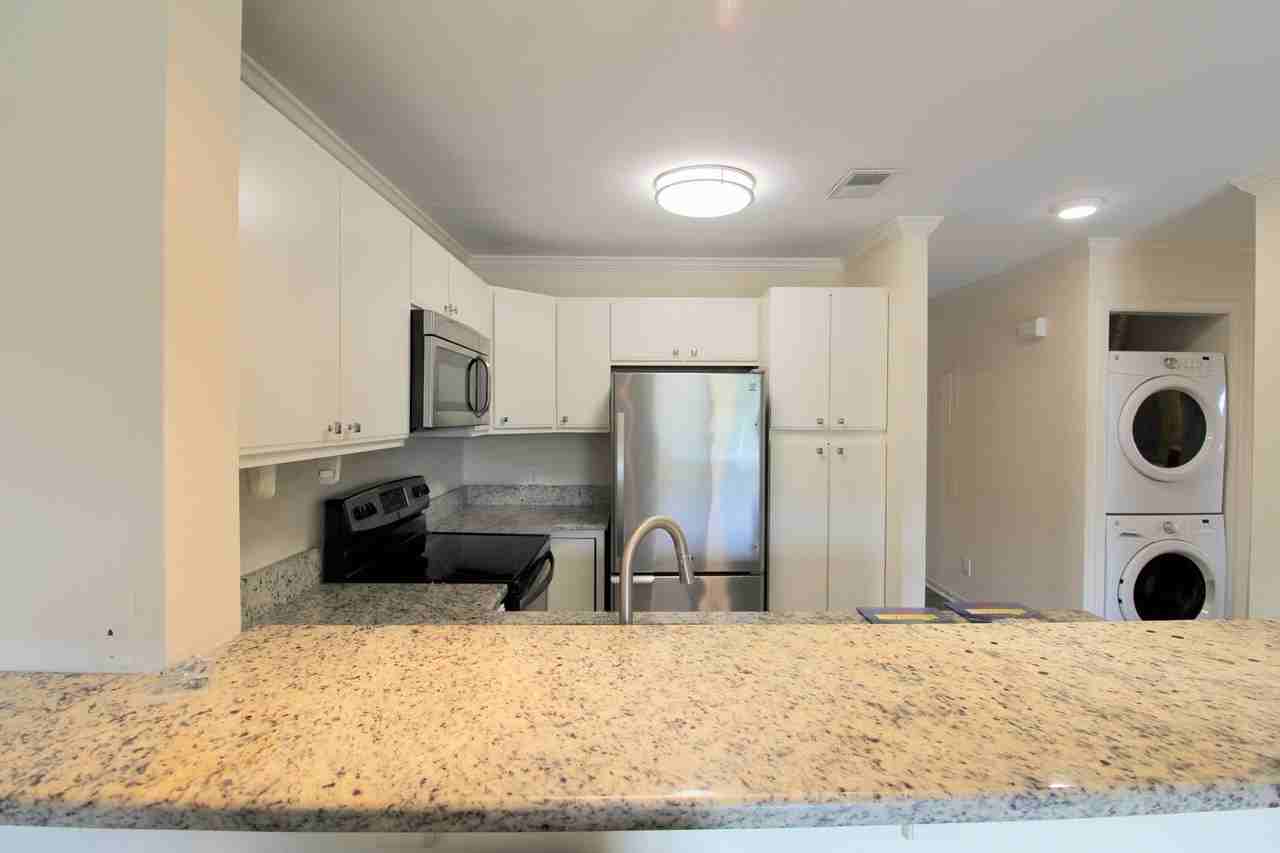 1330 Hunters Rd Apt F - Photo 4 of 22