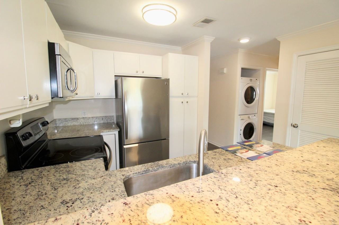 1330 Hunters Rd Apt F - Photo 5 of 22
