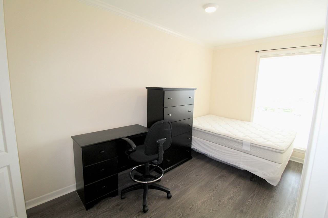 1330 Hunters Rd Apt F - Photo 7 of 22