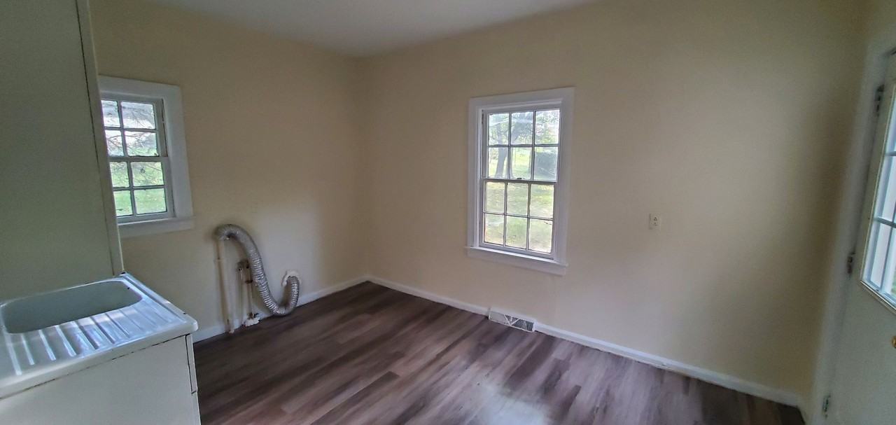 1500 Maple St - Photo 2 of 8