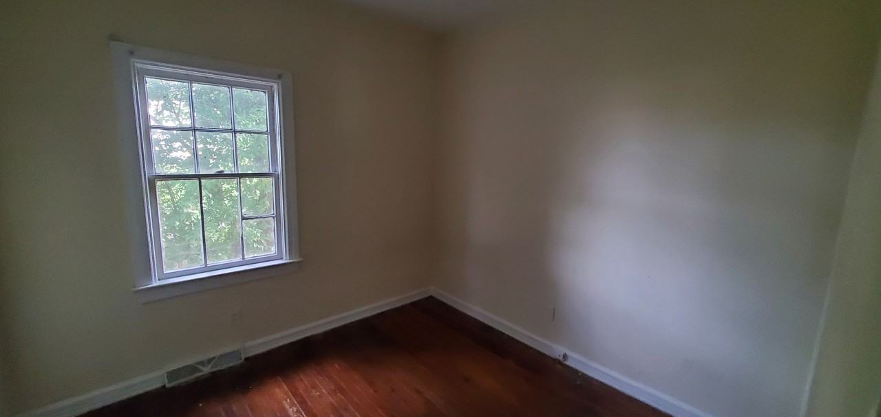 1500 Maple St - Photo 3 of 8