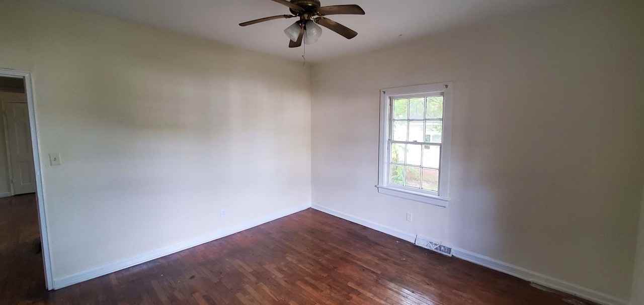 1500 Maple St - Photo 4 of 8