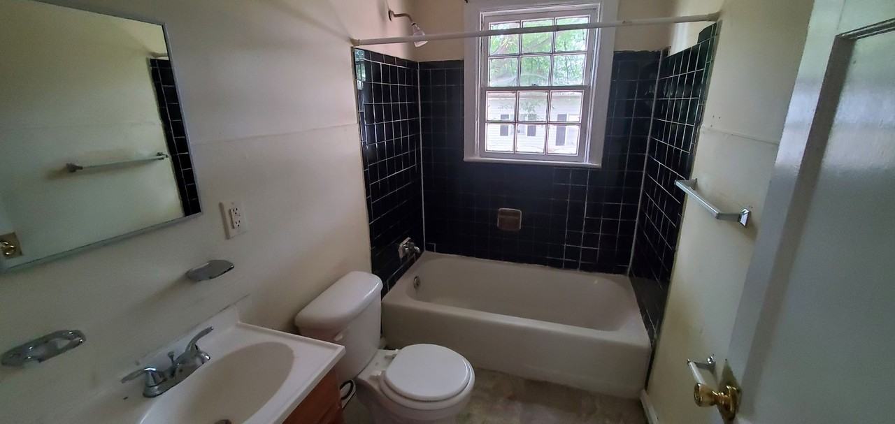 1500 Maple St - Photo 5 of 8