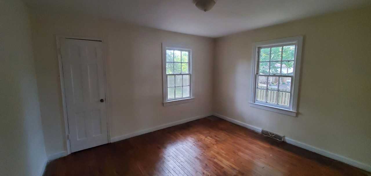 1500 Maple St - Photo 6 of 8