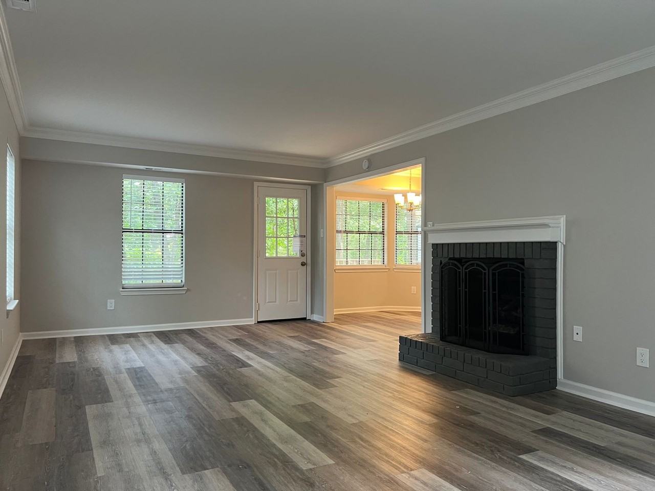 11907 Saint Charles Blvd - Photo 4 of 31