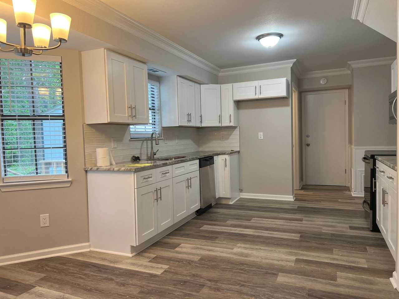 11907 Saint Charles Blvd - Photo 7 of 31