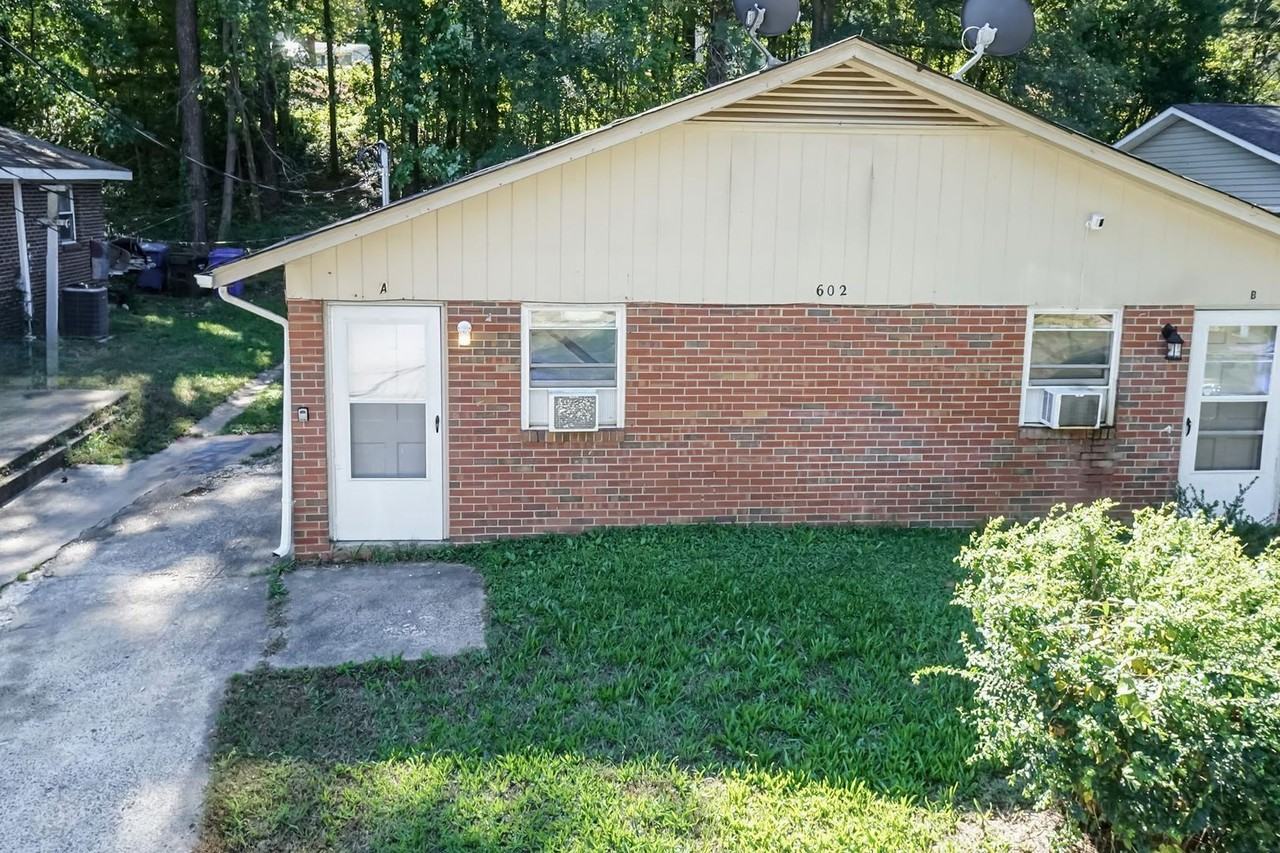 602A Barton St - Photo 2 of 13