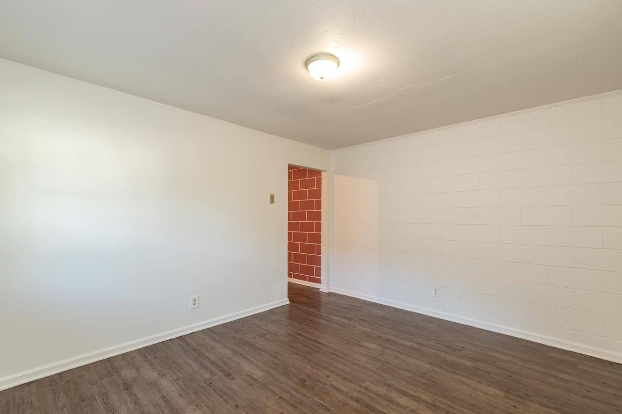 602A Barton St - Photo 7 of 13