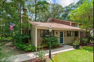 66 Quarterdeck Townes - Photo 1 of 1