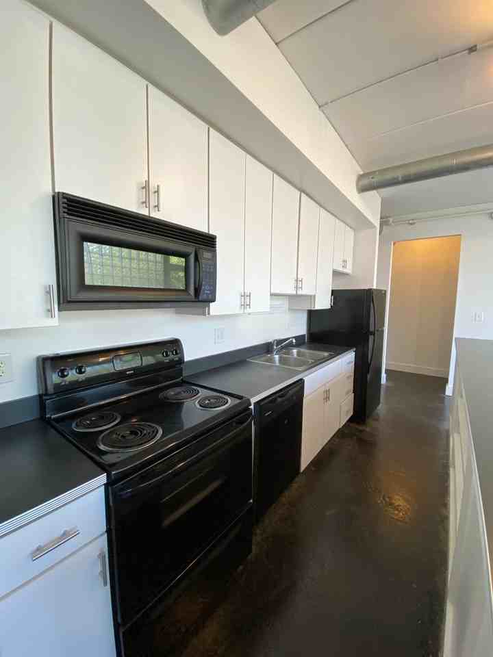1605 Gordon Avenue - Photo 4 of 17