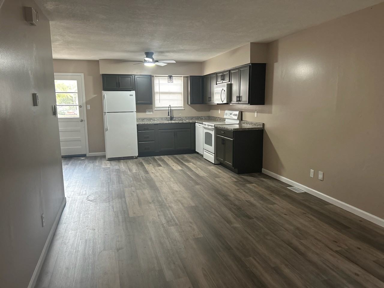 911 Madison St #911 - Photo 3 of 11