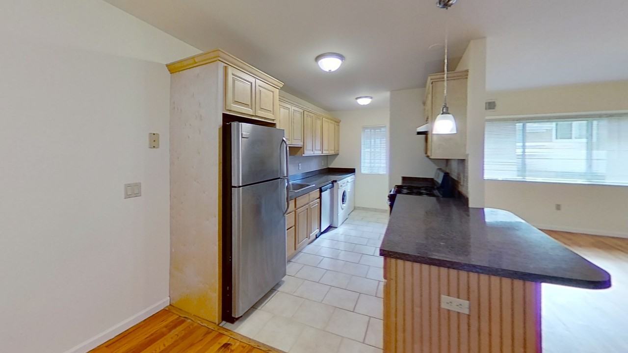 7 Rutgers Ct #B4 - Photo 2 of 12