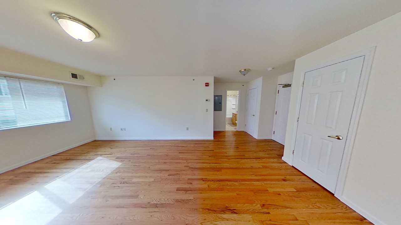 7 Rutgers Ct #B4 - Photo 5 of 12