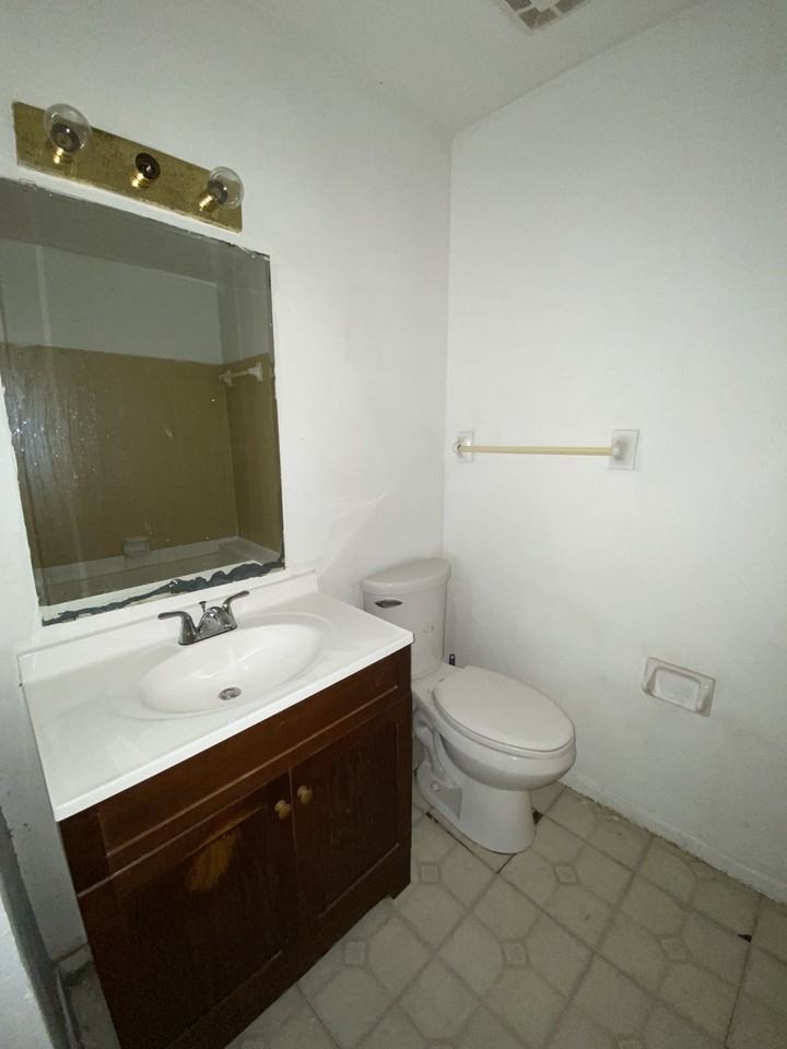 206 Robertson St Apt B #NA - Photo 4 of 8