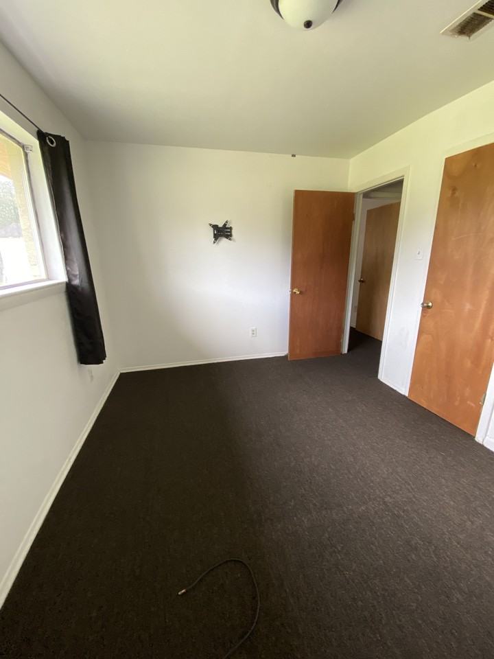 206 Robertson St Apt B #NA - Photo 5 of 8