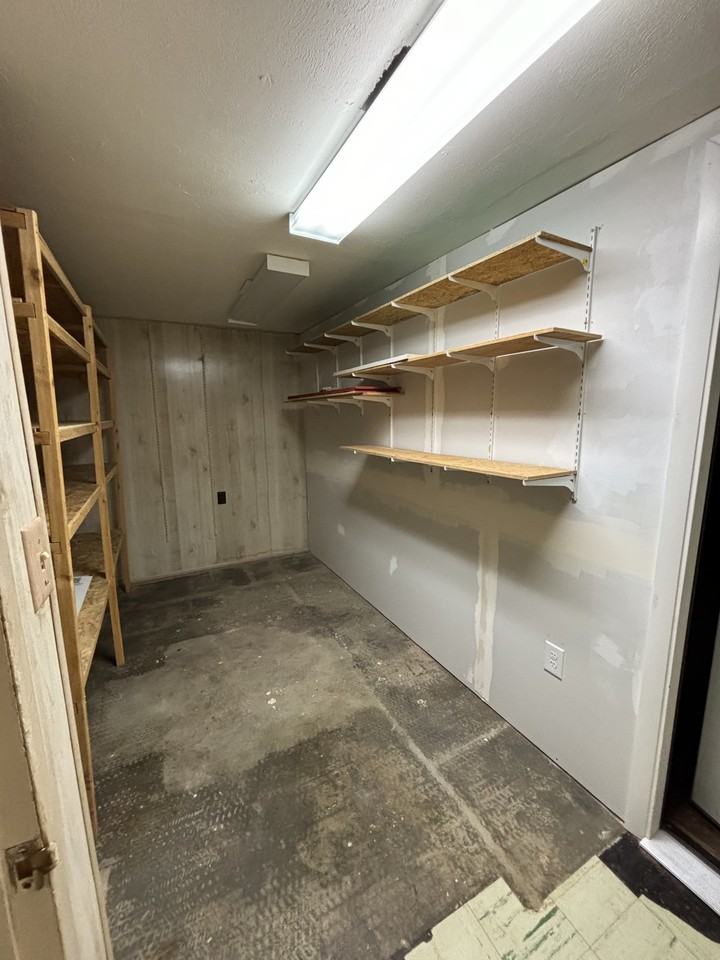 1352 Jane St #B - Photo 6 of 11