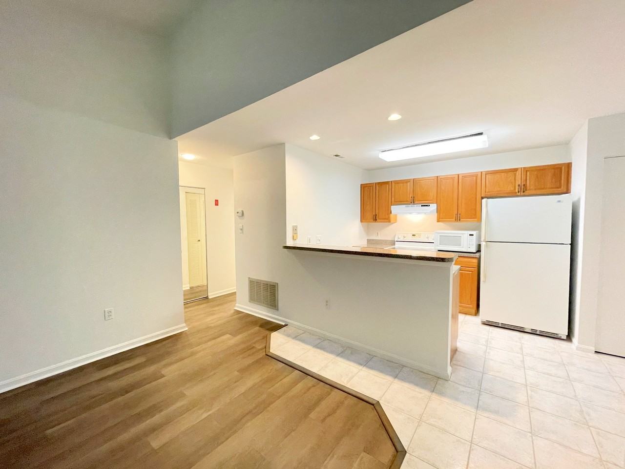 633 E Lake Front Cir #633 - Photo 2 of 8