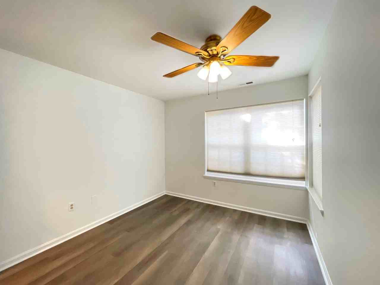 633 E Lake Front Cir #633 - Photo 3 of 8