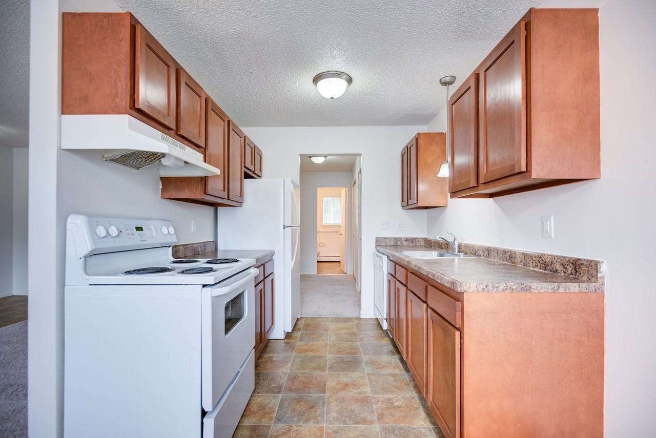 Parkway Manor Apartment Homes - Photo 2 of 18