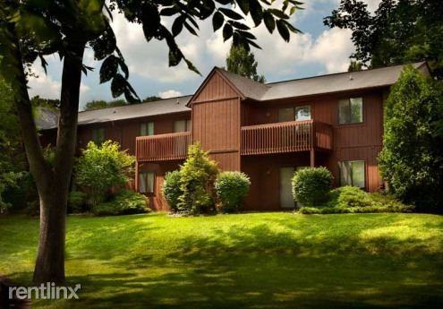 Barclay Square - Photo 3 of 4