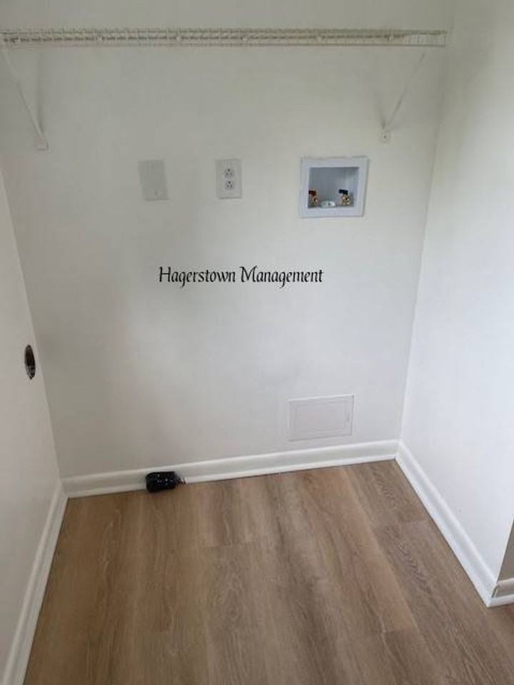 203 West Side Ave - Photo 2 of 8