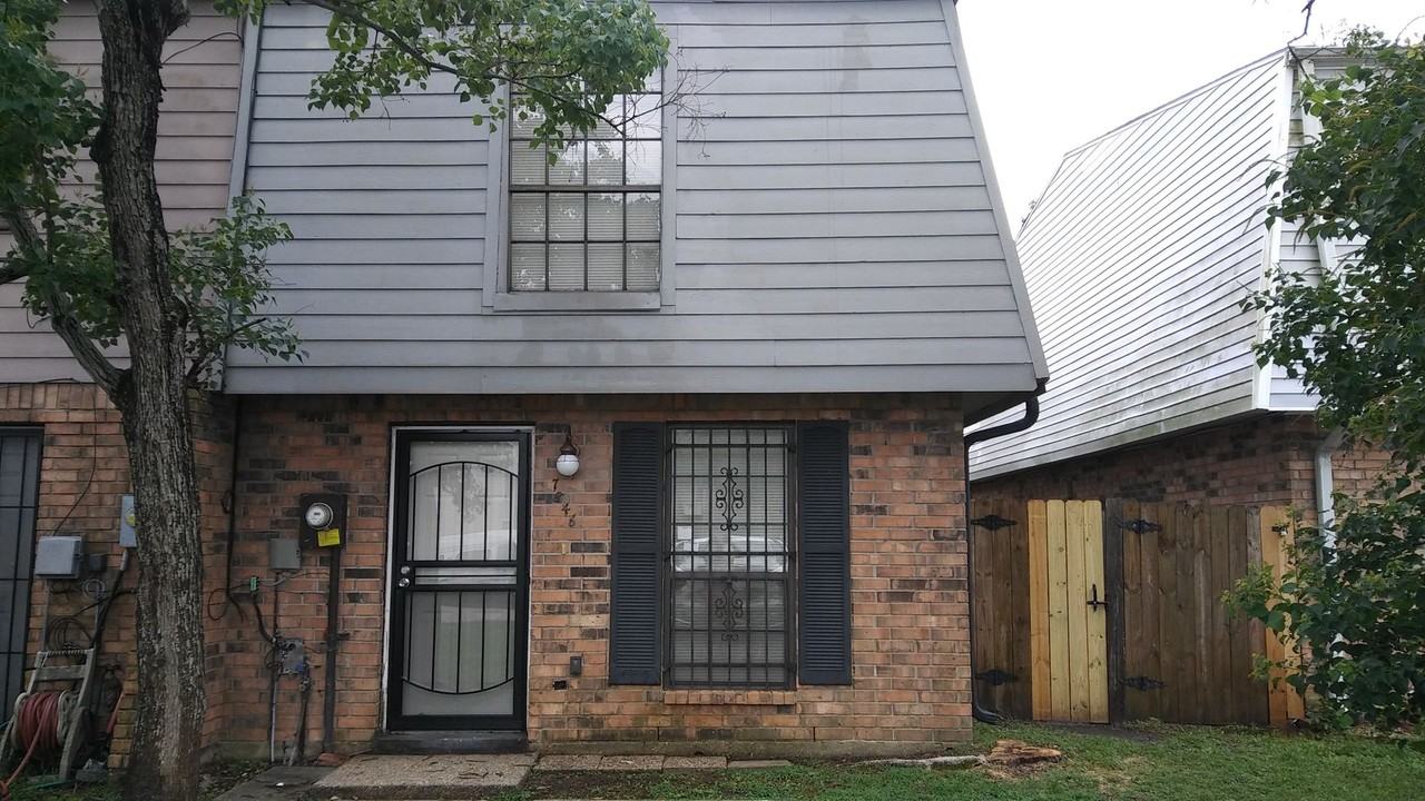 7846 N Coronet Ct - Photo 3 of 16