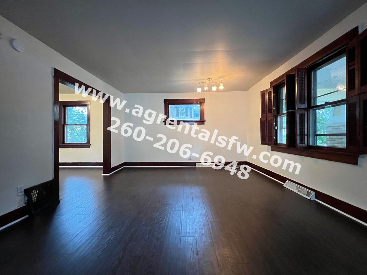 2126 Thompson Ave - Photo 2 of 15